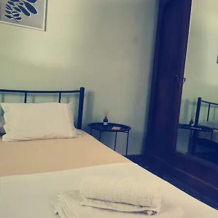 Holiday home Cheerful 3 Bedroom House With Open Fireplace